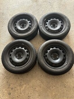 Predám 4ks zimnú sadu pneu na diskoch Bridgestone 195/60 r16