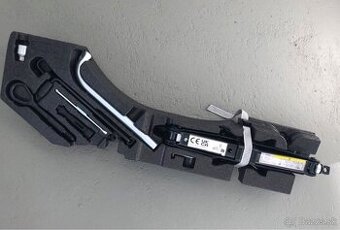 Originál VW výplň rezervy, suprava náradia pre Passat B8