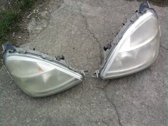Mercedes A predne a zadne svetla