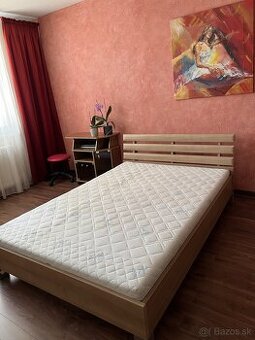 Velka 1,5 lozkova Postel