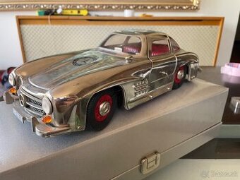 starý model märklin metall mercedes sl 300