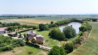 NOVÁ CENA - LUXUSNÉ SÍDLO S VODNOU PLOCHOU 3ha