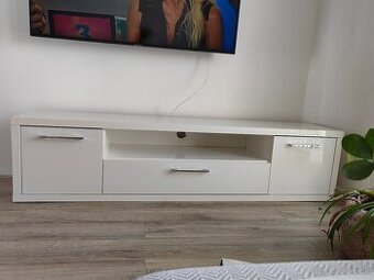 Stolík pod TV - 1
