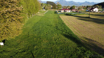 Predaj 2 pozemkov za sebou vo Valči