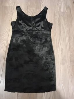 Spoločenské šaty saténové.