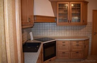 Venkovská kuchyně světlý dub masiv se spotřebiči,5567