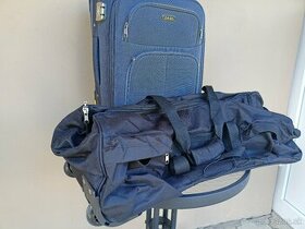 Cestovný kufor a cestovná taška na kolieskach.