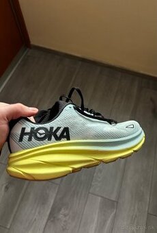 Hoka Clifton 9