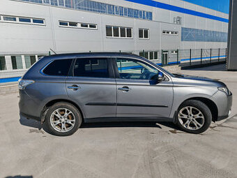 Predám Mitsubishi Outlander DiD 2,2 2013 4x4  7 miestne