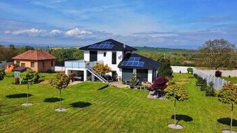 Rodinný dom s pozemkom 2000 m2 - VRÁBLE