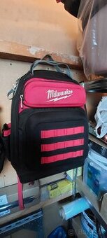 Batoh milwaukee