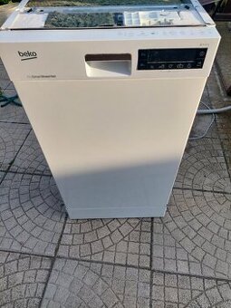 Umývačka riadu Beko DFS29030W