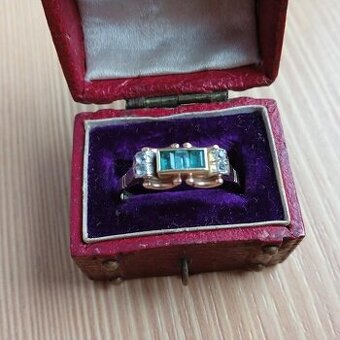 Starožitný zlatý prsteň so smaragdmi, art deco