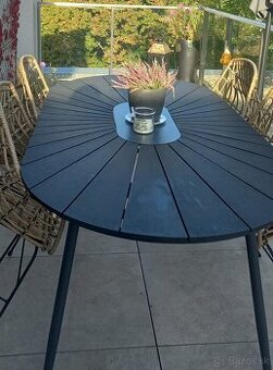 predam velky zahradny / terasovy stol