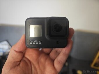 GoPro Hero 8 black + 4 baterie, bohate prislusenstvo