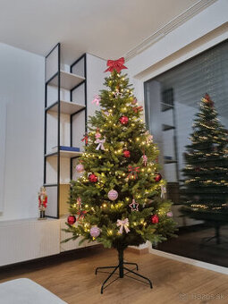 Vianočný stromček 3D 2,2m (povodne 246 eur) +OZDOBY ZDARMA