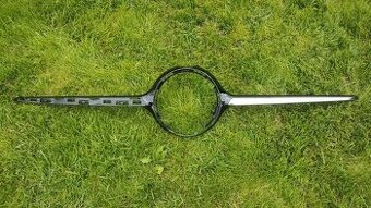 Mercedes C class W206 2021 - maska logo znak AMG