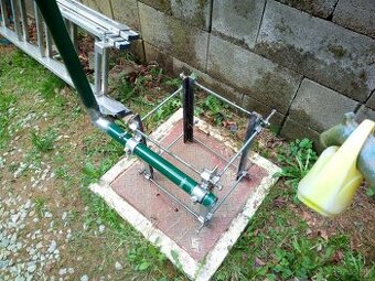 Držiak satelitu na komín.