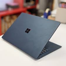Microsof Surface Laptop 1.gen a Microsoft Surface dock 2 - 1