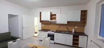 NOVÁ DOBA - KRÁSNY A SLNEČNÝ 2,5i BYT S VNÚTORNÝM DVOROM