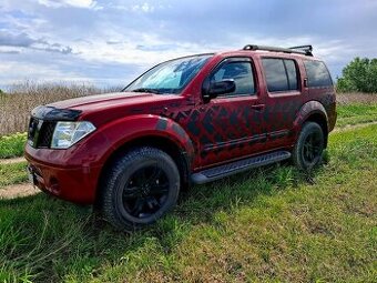 Nissan Pathfinder 7 miestné LED ŤAŽNÉ