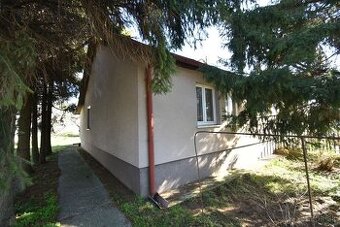 Pezinok: dom s pozemkom 692m2