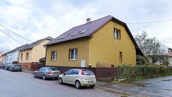 Rodinný dom s dvojgarážou