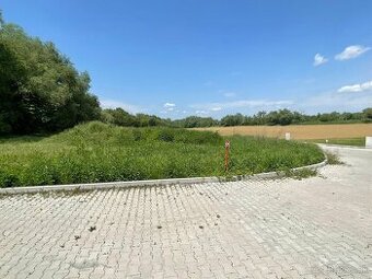 Na predaj POSLEDNÝ VOĽNÝ POZEMOK na novej ulici - Nemčice
