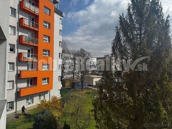 Prenájom Kompletne zariadený 2 - izbový byt s loggiou a par