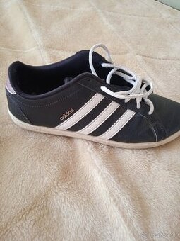 Dámske topánky Adidas číslo 39