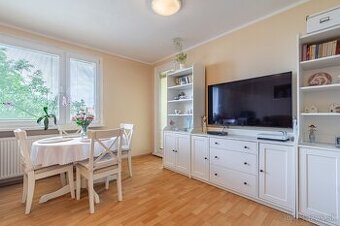 Na predaj | 3 izbový byt s loggiou - Smolenice - 1