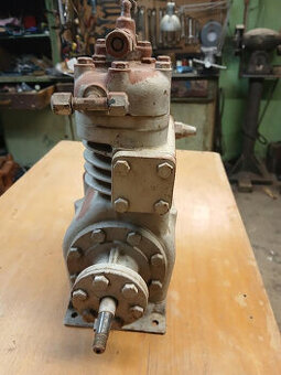 Vákuvový kompresor na dojenie dobytka