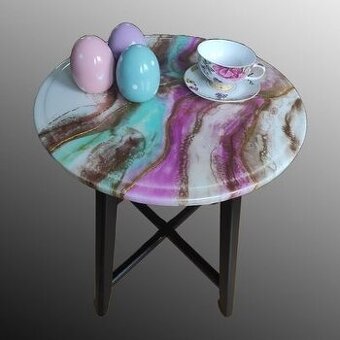 Predám čarovný čajový stolík 49cm. Živicová technika.