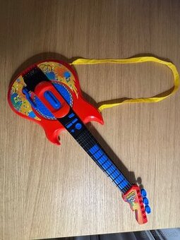 Rocková gitara na batérie