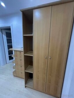 Predsieňová zostava z masívneho dreva