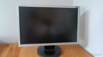 Monitor VGA + zdrojový kábel vrátane