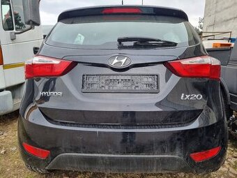 HYUNDAI IX 20 kufrové dvere