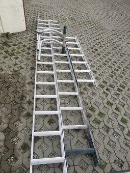 Strešný rebrík aj s hrebeňovým závesným ramenom