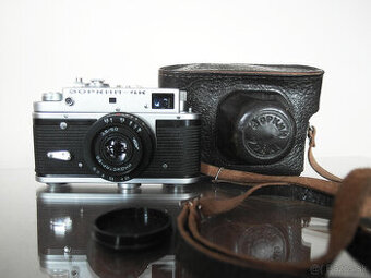 Starý fotoaparát Zorki 4K
