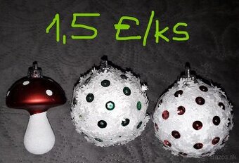 Staré vianočné gule a ozdoby