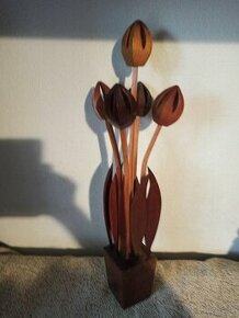 drevené tulipány a vyrezávaný obrázok - 1