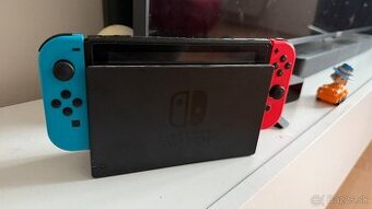 Predám Nintendo Switch Neon Red/Blue + príslušenstvo
