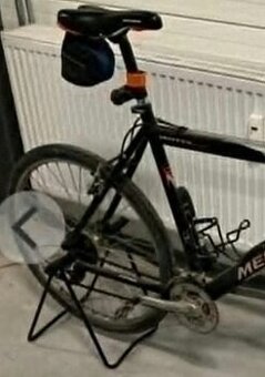 Montážny stojan na bicykel pre kolesá do 26".