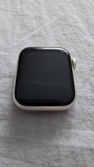 Apple Watch SE 40 mm Hviezdno biely hliník s hviezdno bielym