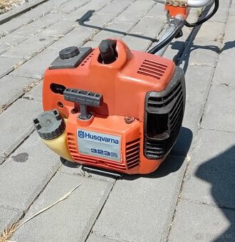 Krovinorez Husqvarna 323r