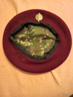 Digital 2007 červený baret