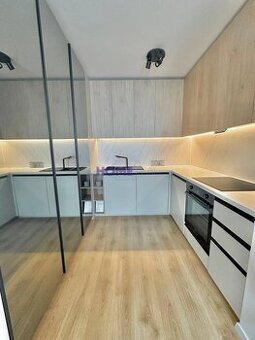 DIZAJNOVÝ 2 IZB. BYT V NOVOSTAVBE S BALKÓNOM A PARKOVACÍM MI