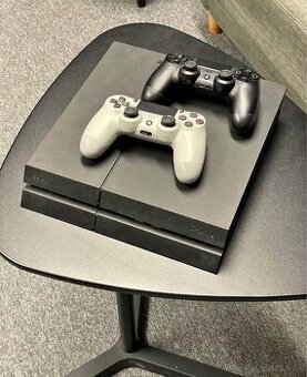 Playstation 4 plus 2 ovládače a slúchadlá