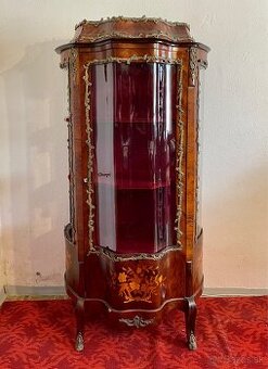 Starožitná presklená vitrína z obdobia klasicizmu