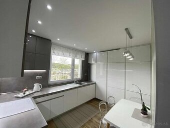 PRENÁJOM-3 izbový byt, Pod papierňou - 1